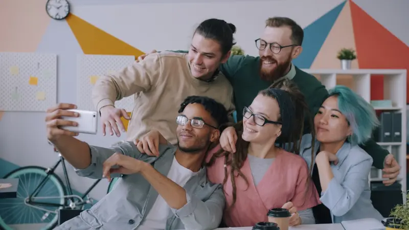 Harnessing Employee Advocacy: A New Social Strategy Playbook for SaaS