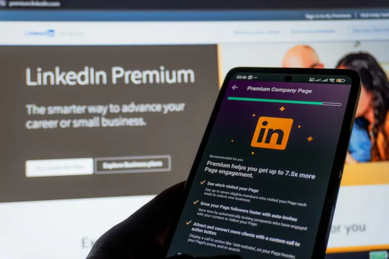 From Complaints to Champions: Social Media Customer Service That Converts