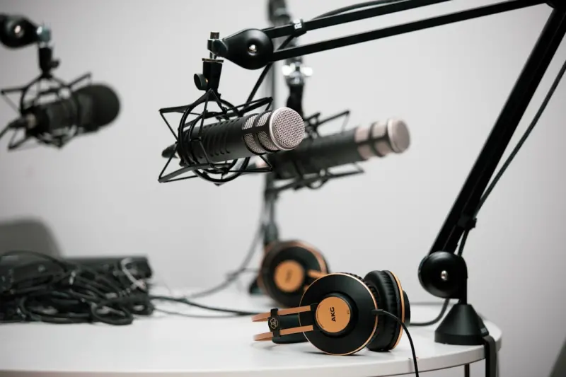 The Podcast Power Play: Turning Audio Appearances into Authority Links